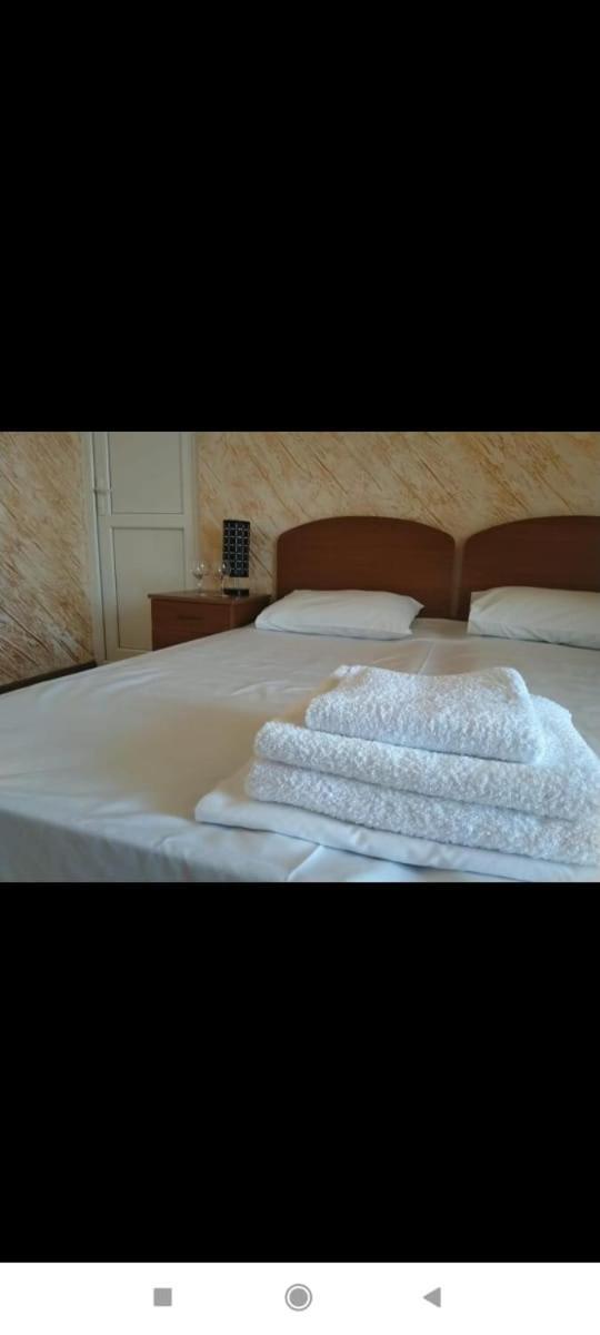 קבריאטי Geno Guest House חדר תמונה