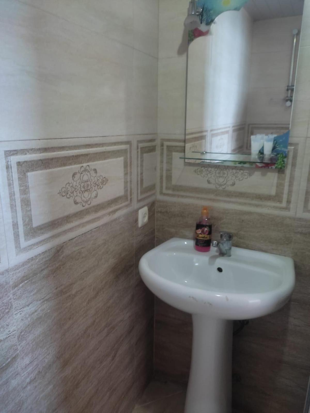 קבריאטי Geno Guest House חדר תמונה